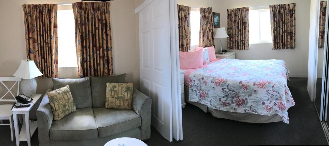 סיינט פיט ביץ' Carlton House Motel And Suites מראה חיצוני תמונה