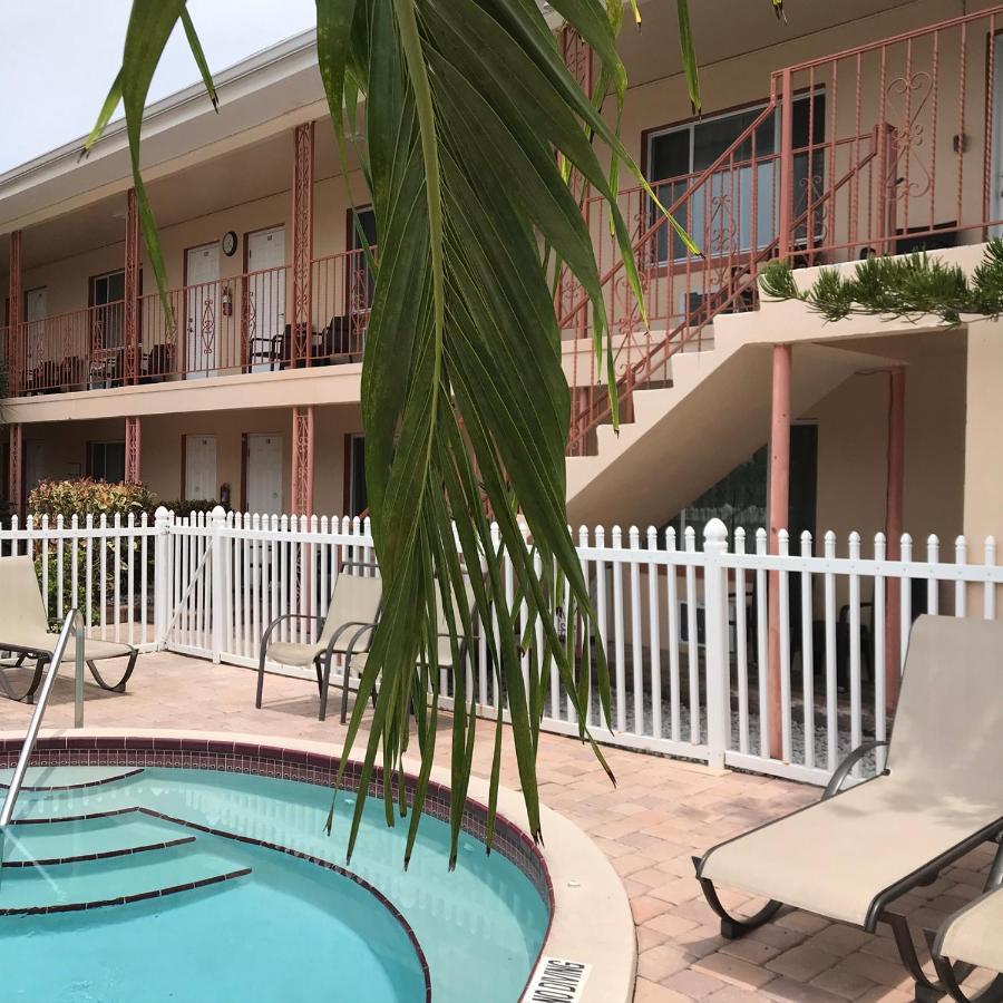 סיינט פיט ביץ' Carlton House Motel And Suites מראה חיצוני תמונה