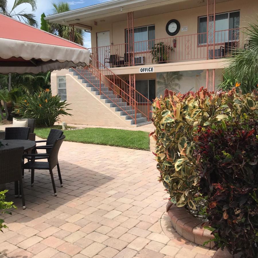 סיינט פיט ביץ' Carlton House Motel And Suites מראה חיצוני תמונה