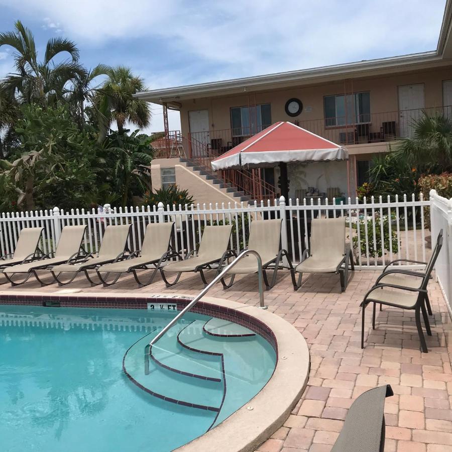 סיינט פיט ביץ' Carlton House Motel And Suites מראה חיצוני תמונה