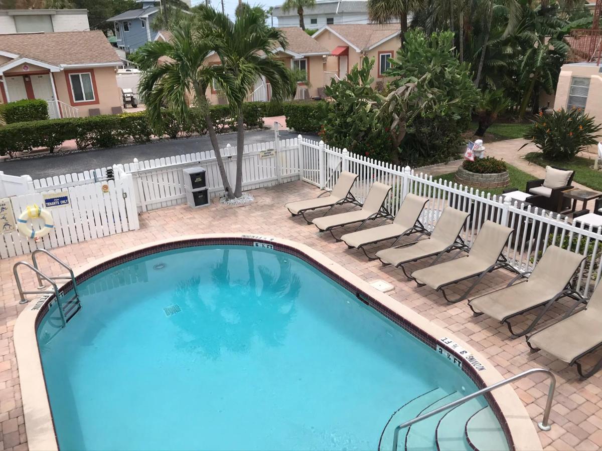 סיינט פיט ביץ' Carlton House Motel And Suites מראה חיצוני תמונה