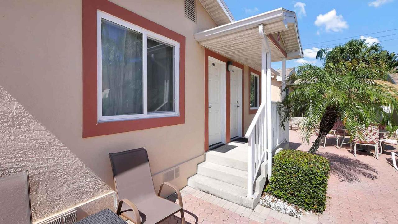 סיינט פיט ביץ' Carlton House Motel And Suites מראה חיצוני תמונה