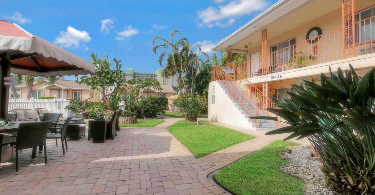 סיינט פיט ביץ' Carlton House Motel And Suites מראה חיצוני תמונה