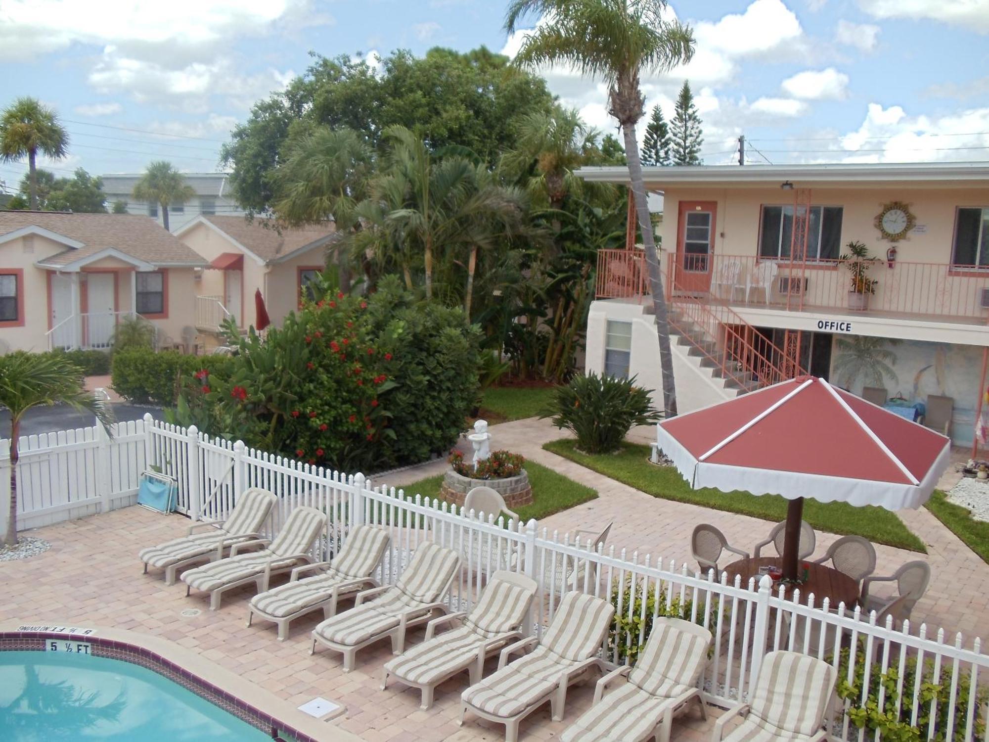 סיינט פיט ביץ' Carlton House Motel And Suites מראה חיצוני תמונה